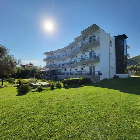 Vourvourou Hotel ホテル