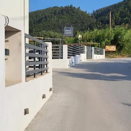 Vourvourou Hotel Хотел 2*