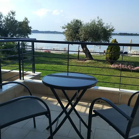 Vourvourou Hotel ホテル